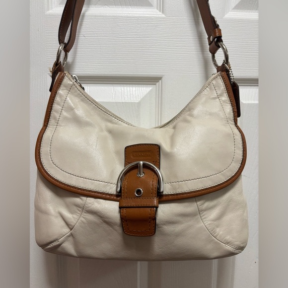 Coach H1294-F19580 SoHo Buckle Flap Cream/Tan Leather Convertible Strap in GUC